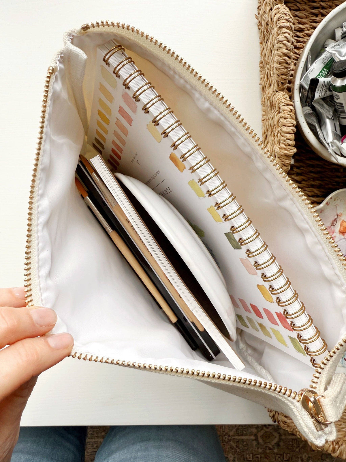 Canvas zipper pouch "make pretty things" gingham